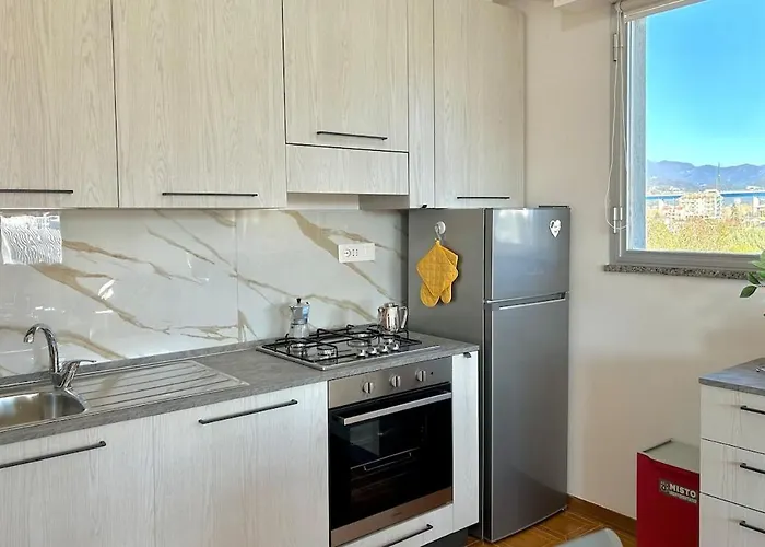 In Relax & Comfort, With Balcony 아파트 라바냐