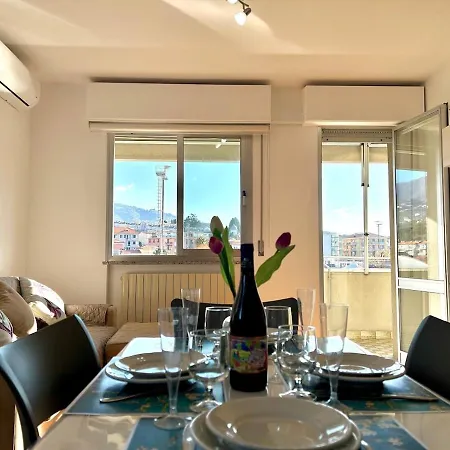 In Relax & Comfort, With Balcony דירה לאווניה